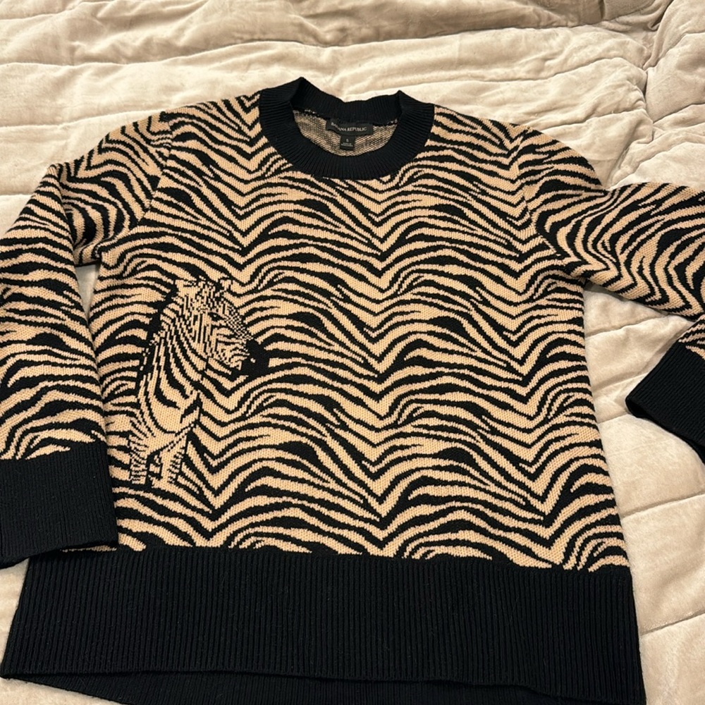 Banana republic zebra sweater - small